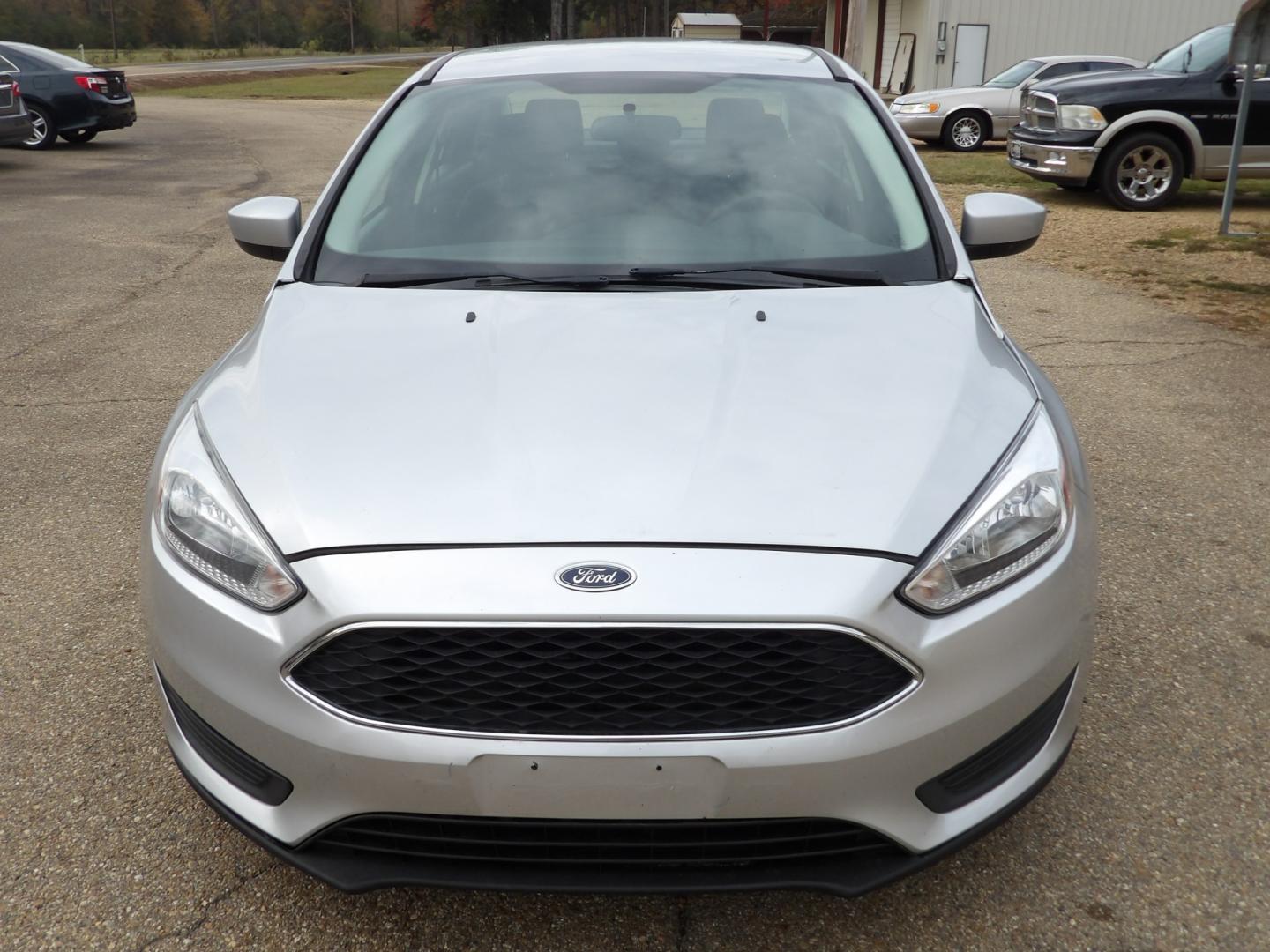 2018 Ingot Silver Metallic /Black Ford Focus SE (1FADP3FE4JL) with an 1.0L engine, automatic transmission, located at 401 First NE, Bearden, AR, 71720, (870) 687-3414, 33.726528, -92.611519 - Photo#20